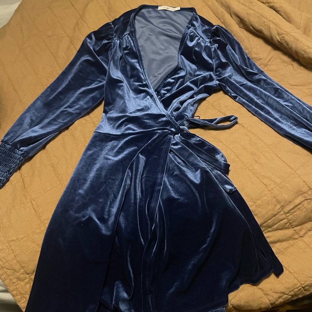 Gorgeous Miami medium blue velvet,